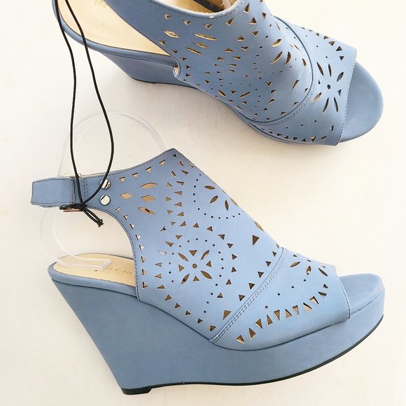 Marc Fisher Shoes - Marc Fisher weekend laser cut platform wedges
